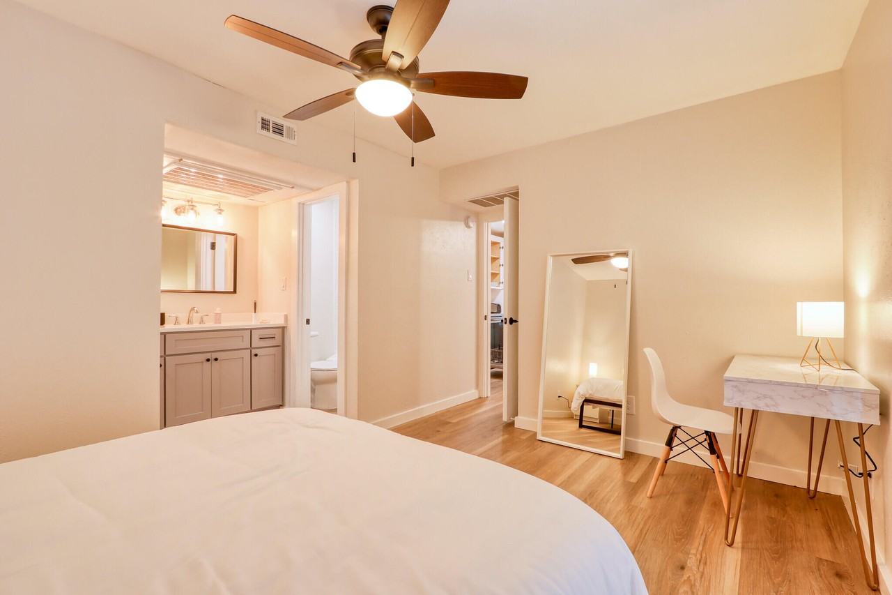 4426 Gilbert Ave - Photo 3 of 34