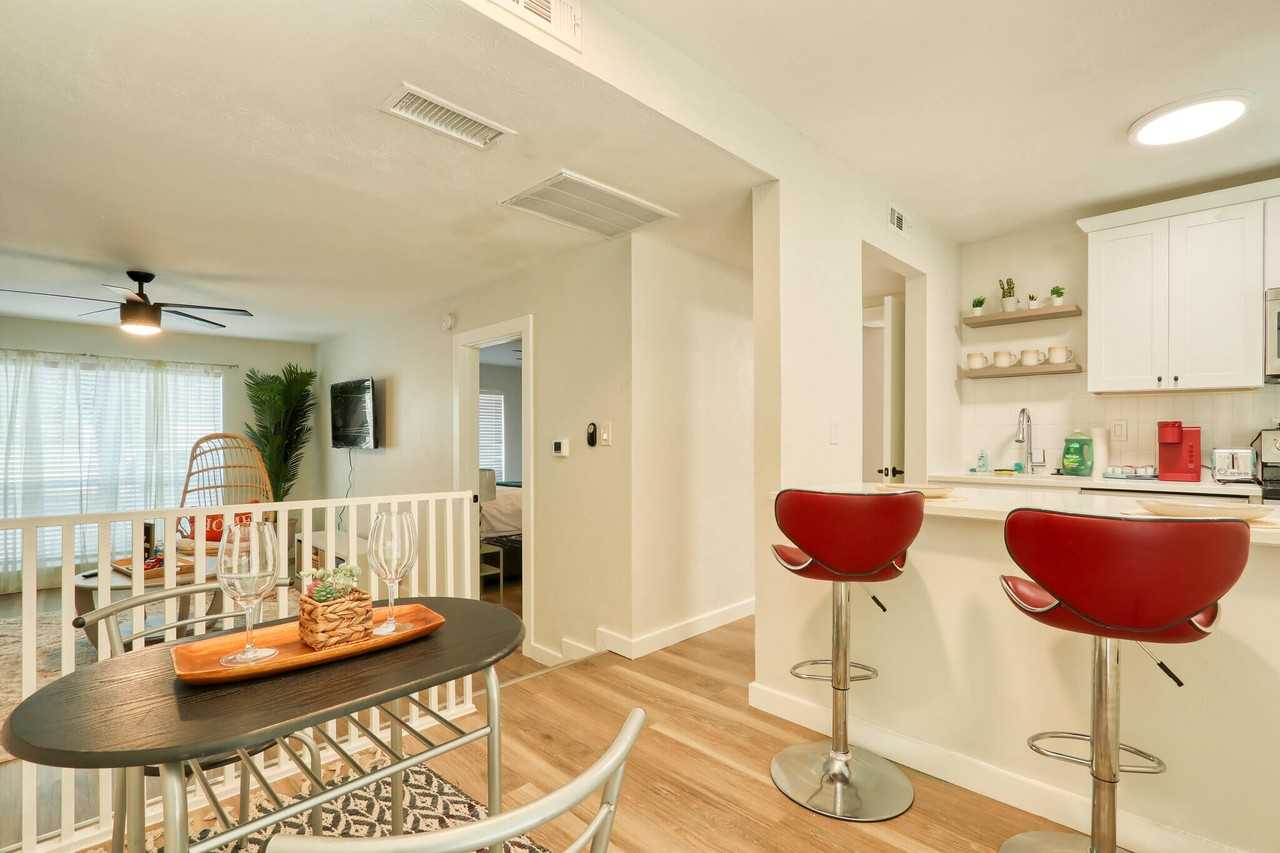 4426 Gilbert Ave - Photo 7 of 34