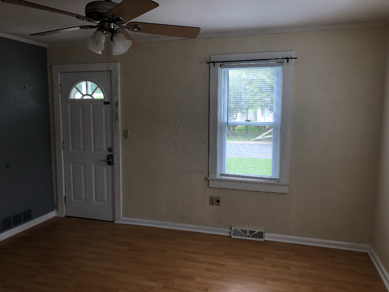 212 Willow Ave - Photo 3 of 14