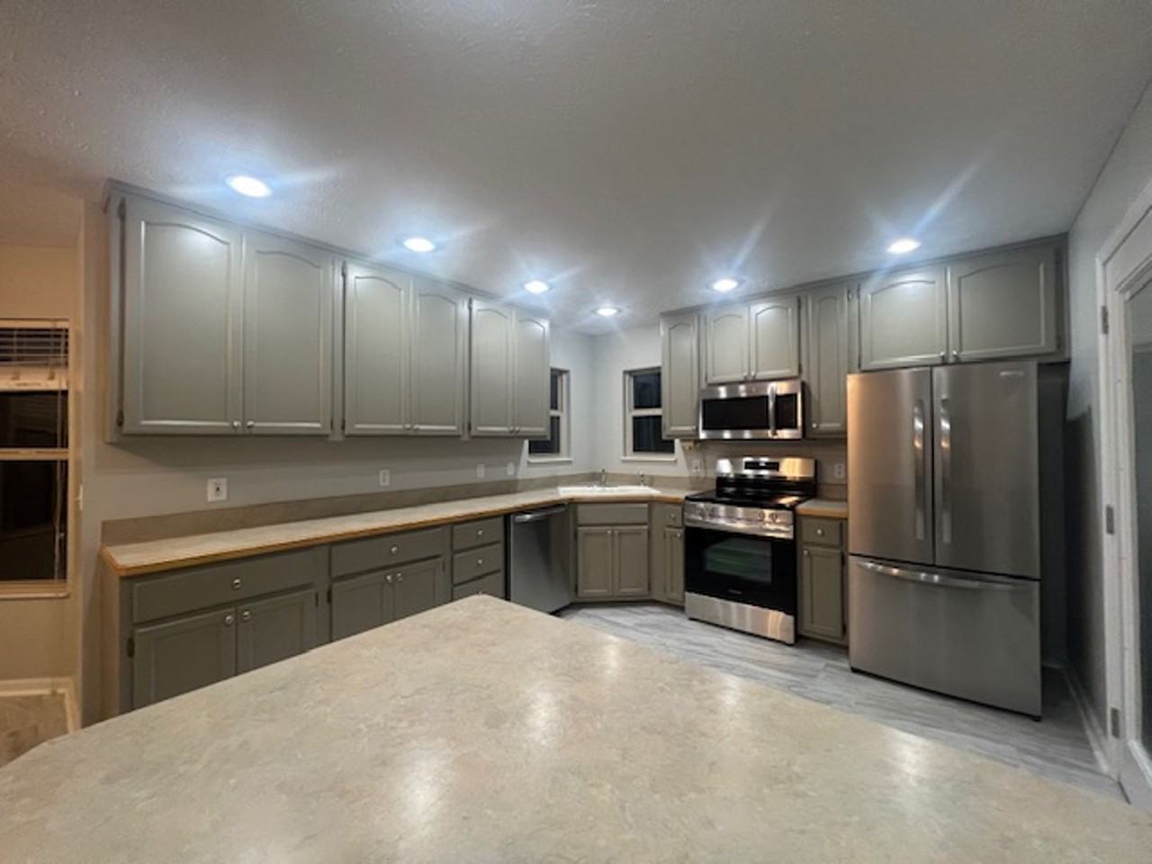 734 Southview Cir - Photo 3 of 22