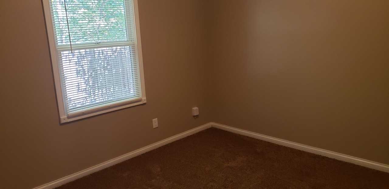1810 Kraig Dr - Photo 2 of 8