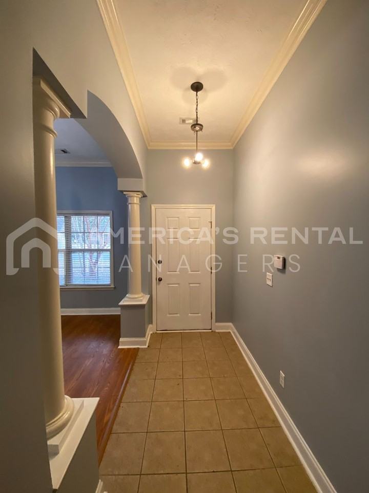 6253 Sycamore Dr - Photo 2 of 28