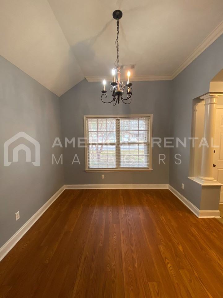 6253 Sycamore Dr - Photo 3 of 28