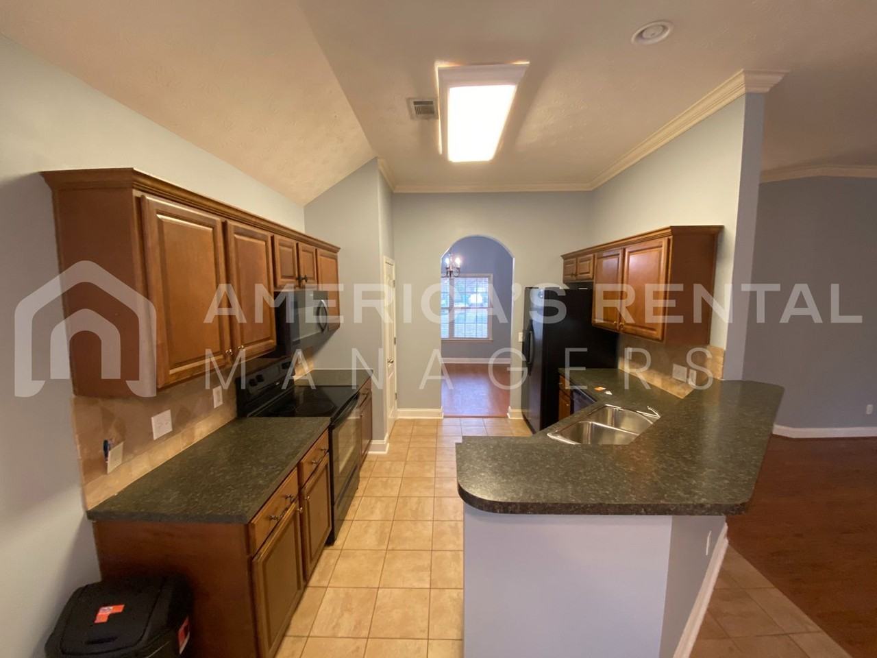 6253 Sycamore Dr - Photo 4 of 28