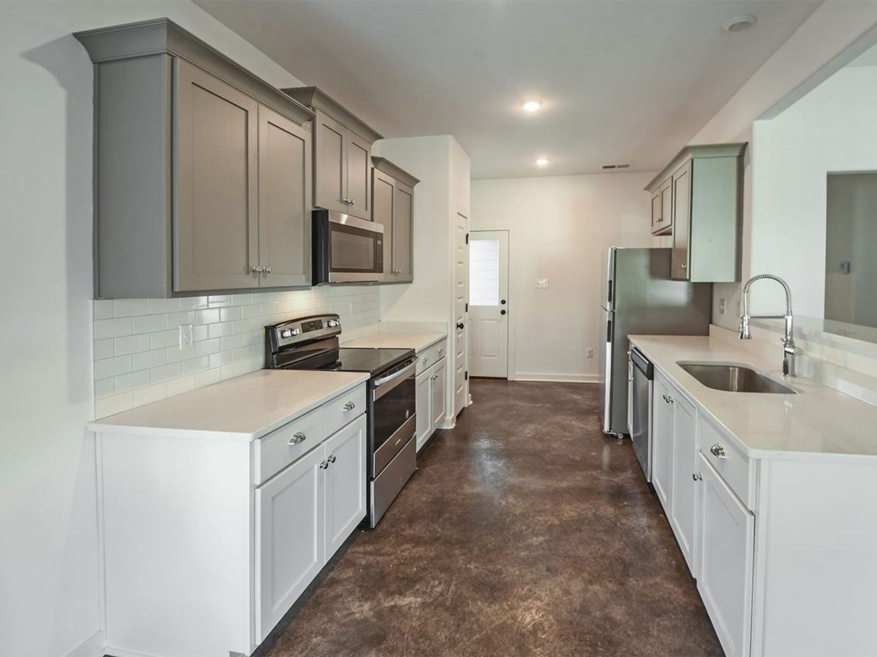 3739 Kearney Ave - Photo 4 of 12