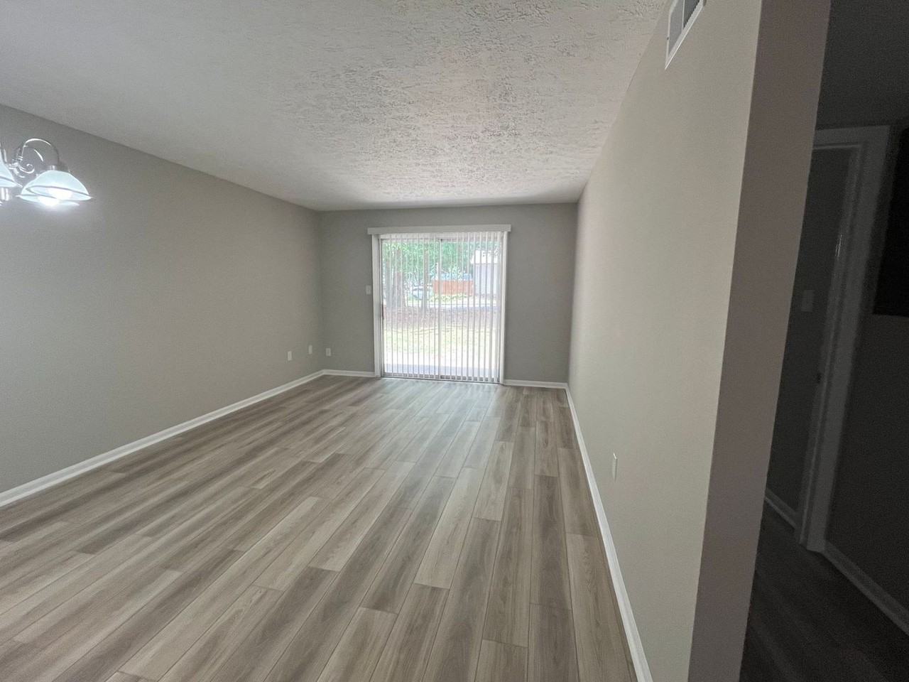 Springfield Manor - Photo 4 of 29