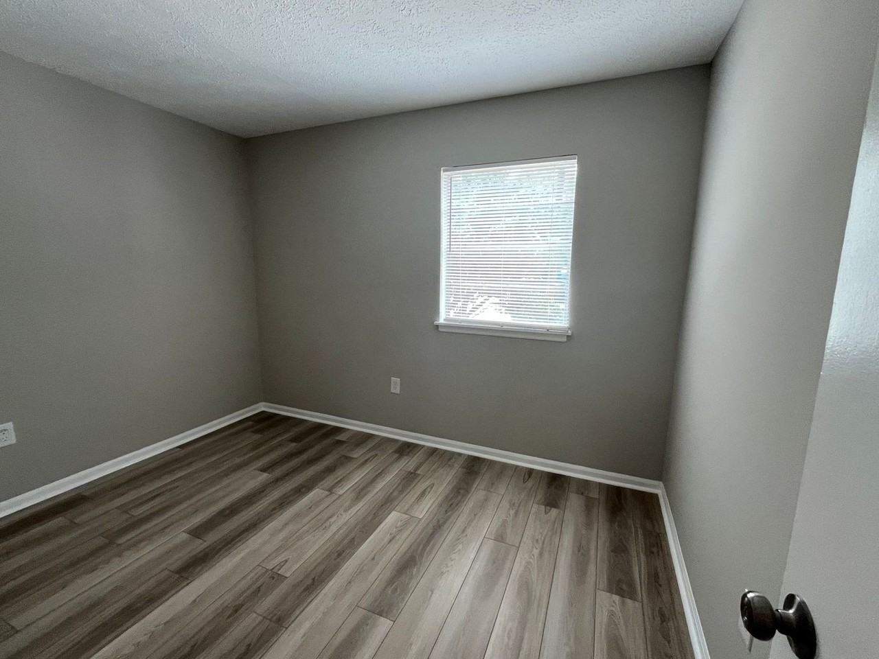 Springfield Manor - Photo 7 of 29