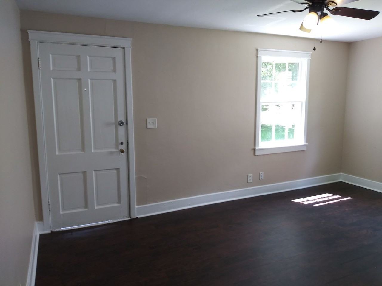 1020 7th Ave Se - Photo 3 of 6