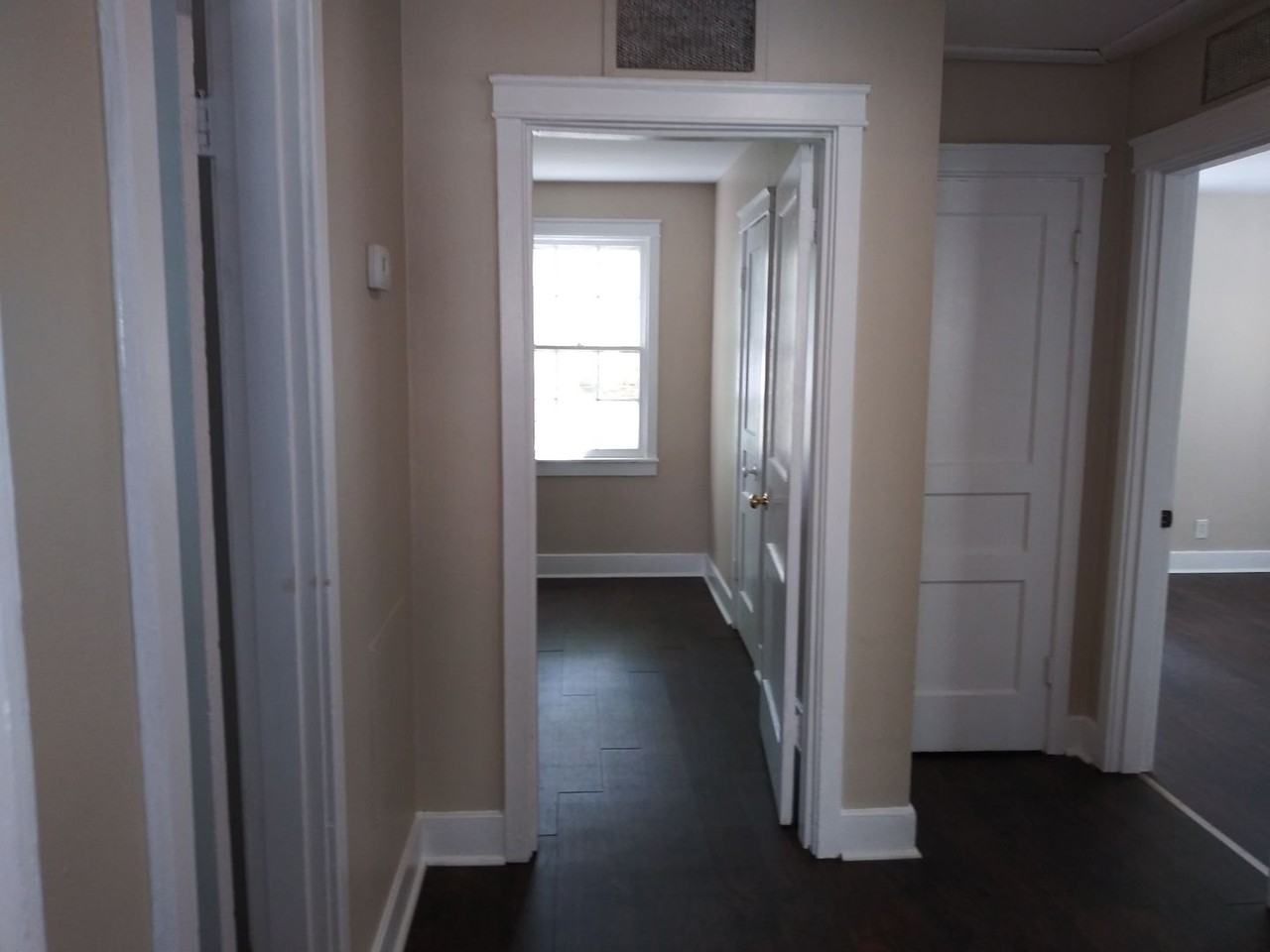 1020 7th Ave Se - Photo 4 of 6