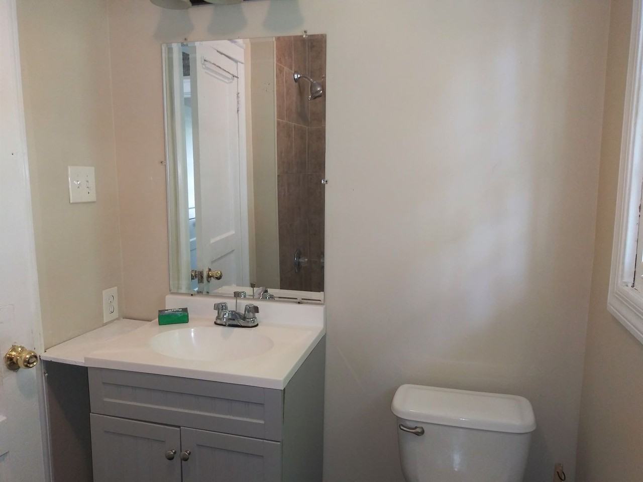 1020 7th Ave Se - Photo 5 of 6