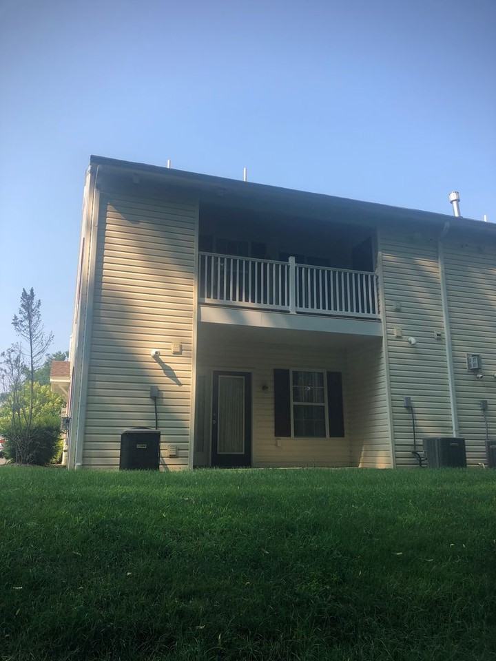 120 Christine Dr - Photo 2 of 10