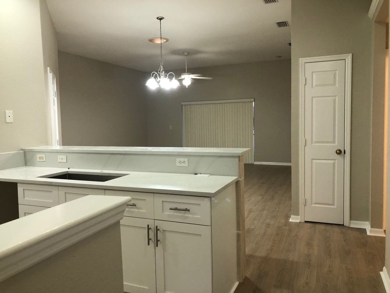 1019 Se 12th Ter - Photo 2 of 21