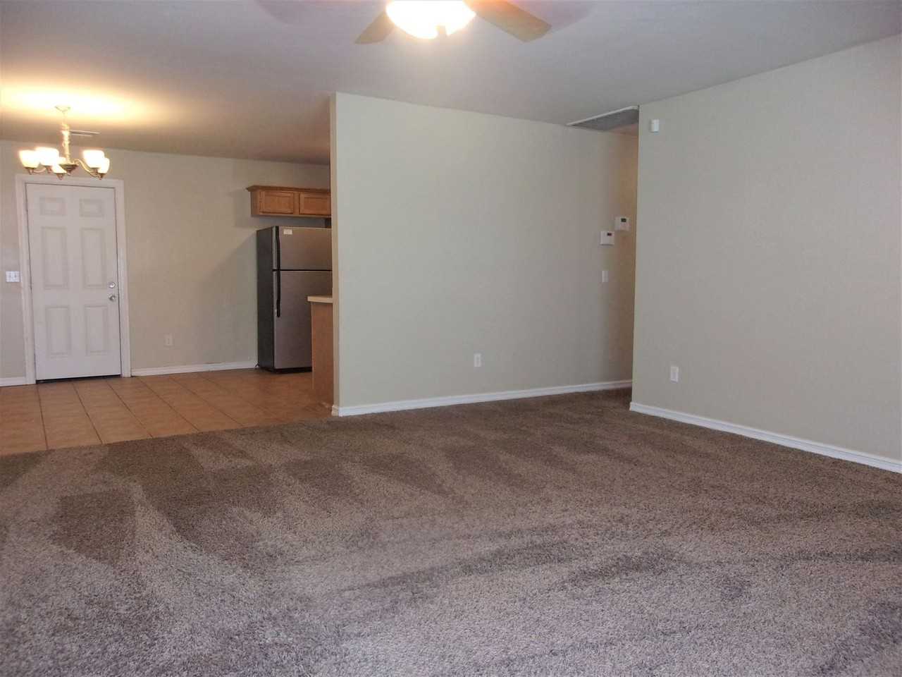 912 Nw 109th St - Photo 3 of 35