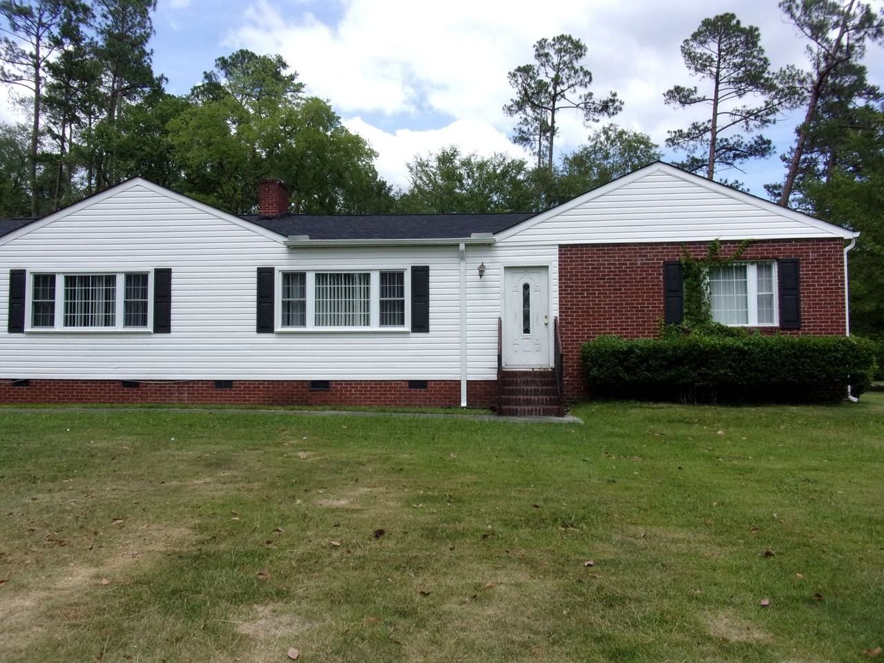 323 Fairway Cir - Photo 2 of 22