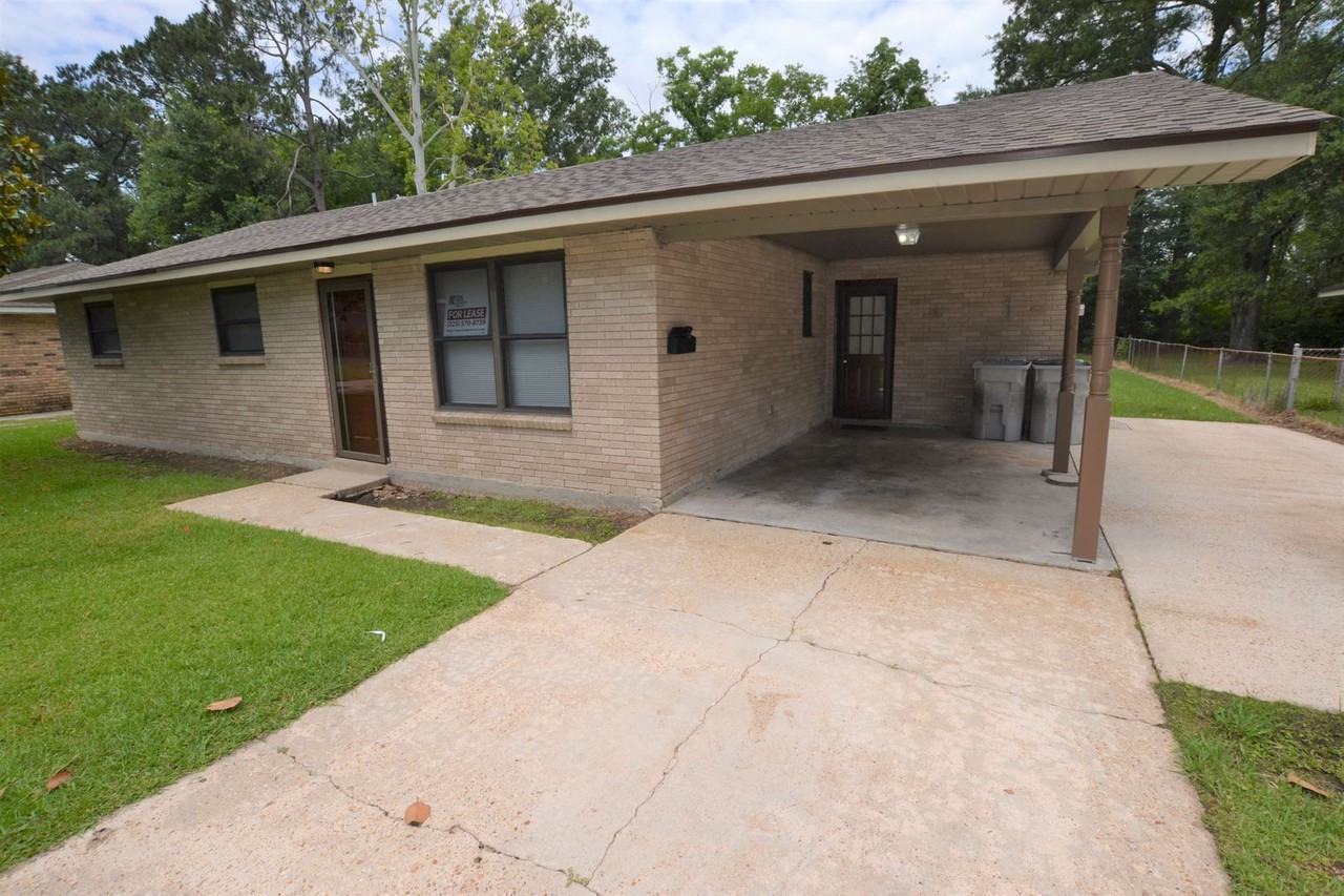 955 Whitehead St - Photo 2 of 26
