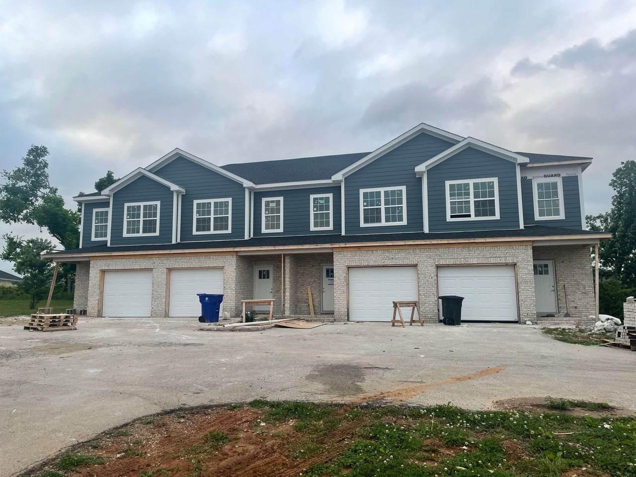 216 Moss View - Photo 2 of 4