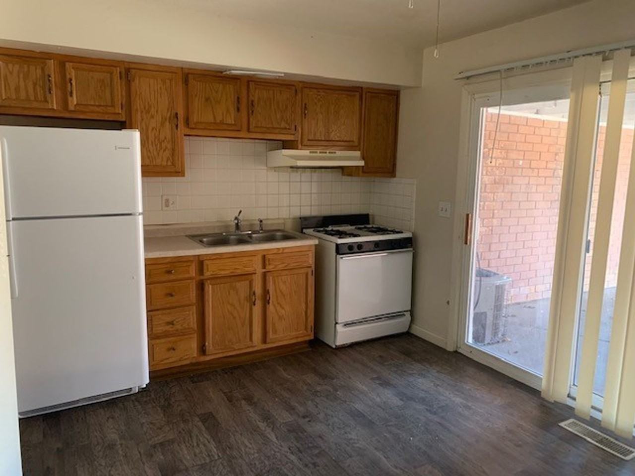 1002 N School St #4 - Photo 2 of 8