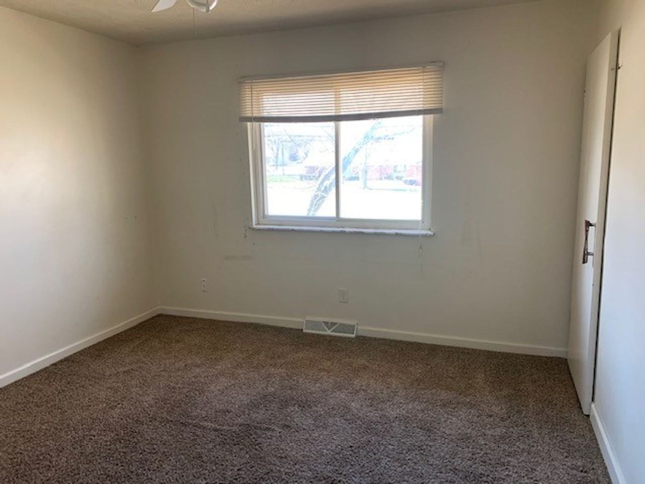 1002 N School St #4 - Photo 5 of 8