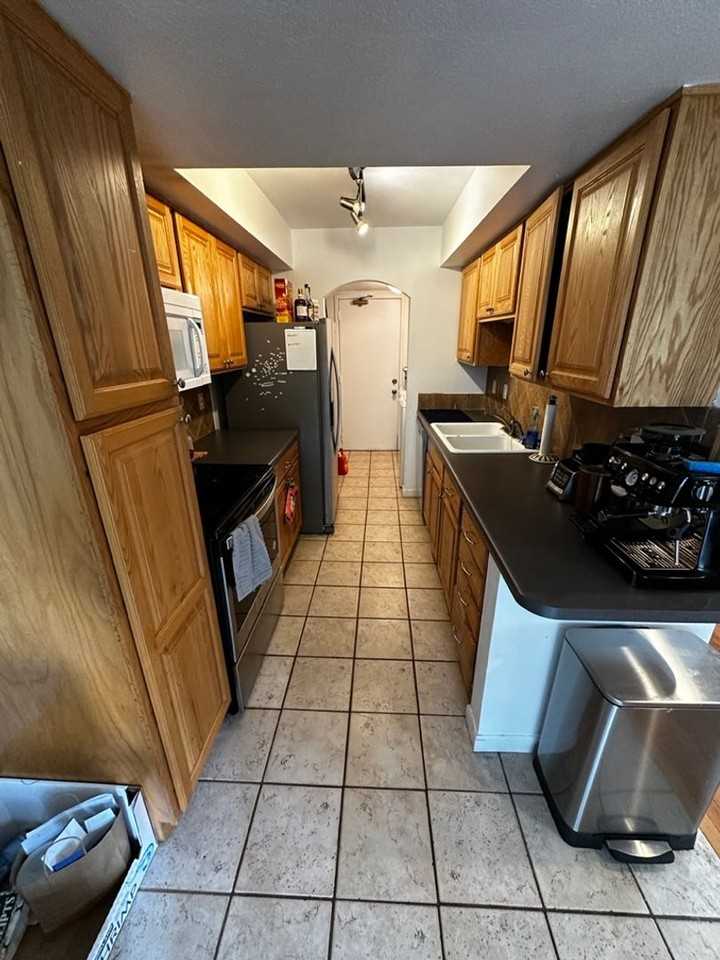 1140 Monroe Dr #C - Photo 3 of 13