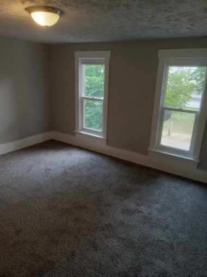 1429 2nd St Se - Photo 2 of 4