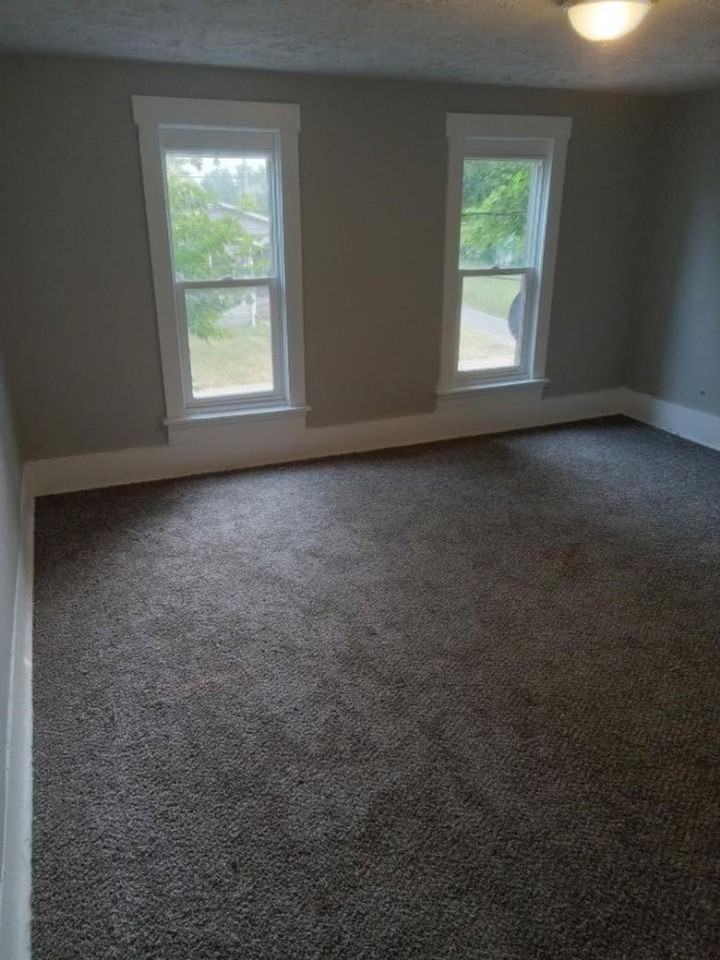 1429 2nd St Se - Photo 3 of 4