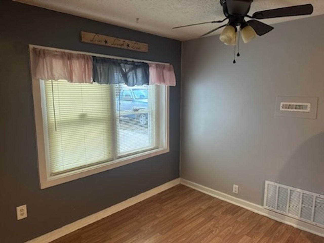 851 Yale Ave - Photo 2 of 10