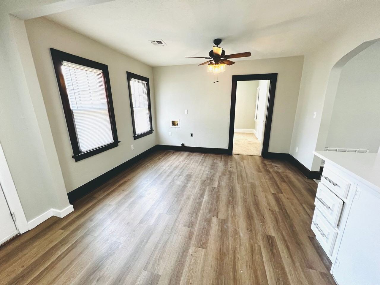 1533 Nw 45th St - Photo 3 of 11