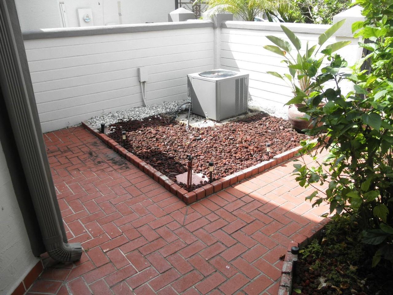 1004 Landings Blvd - Photo 4 of 47