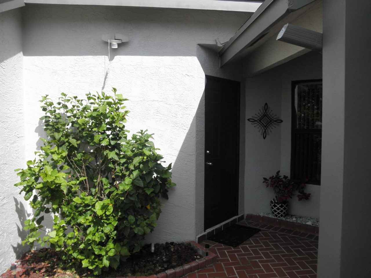 1004 Landings Blvd - Photo 6 of 47