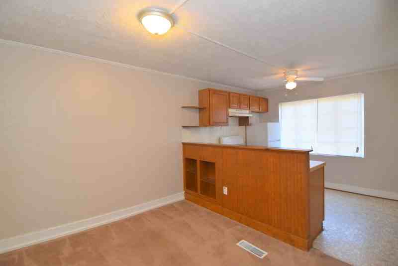 1005B Eustis Dr - Photo 3 of 12