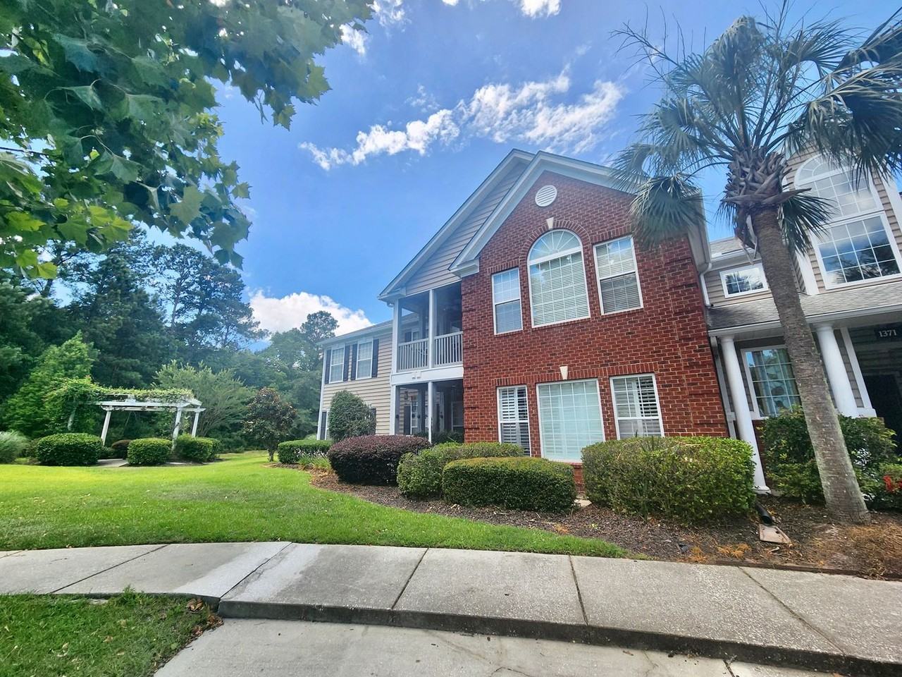 1375 Hopton Cir - Photo 2 of 20