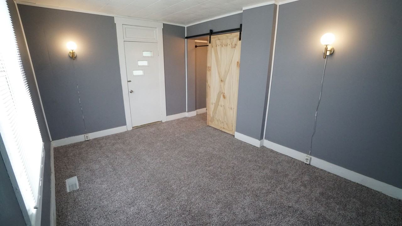 139 W Broadway St #NA - Photo 4 of 21