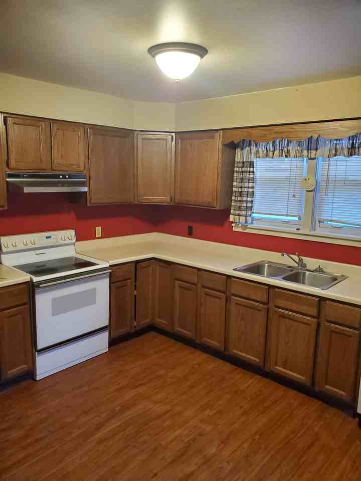 716 6th Ave #NA - Photo 3 of 4