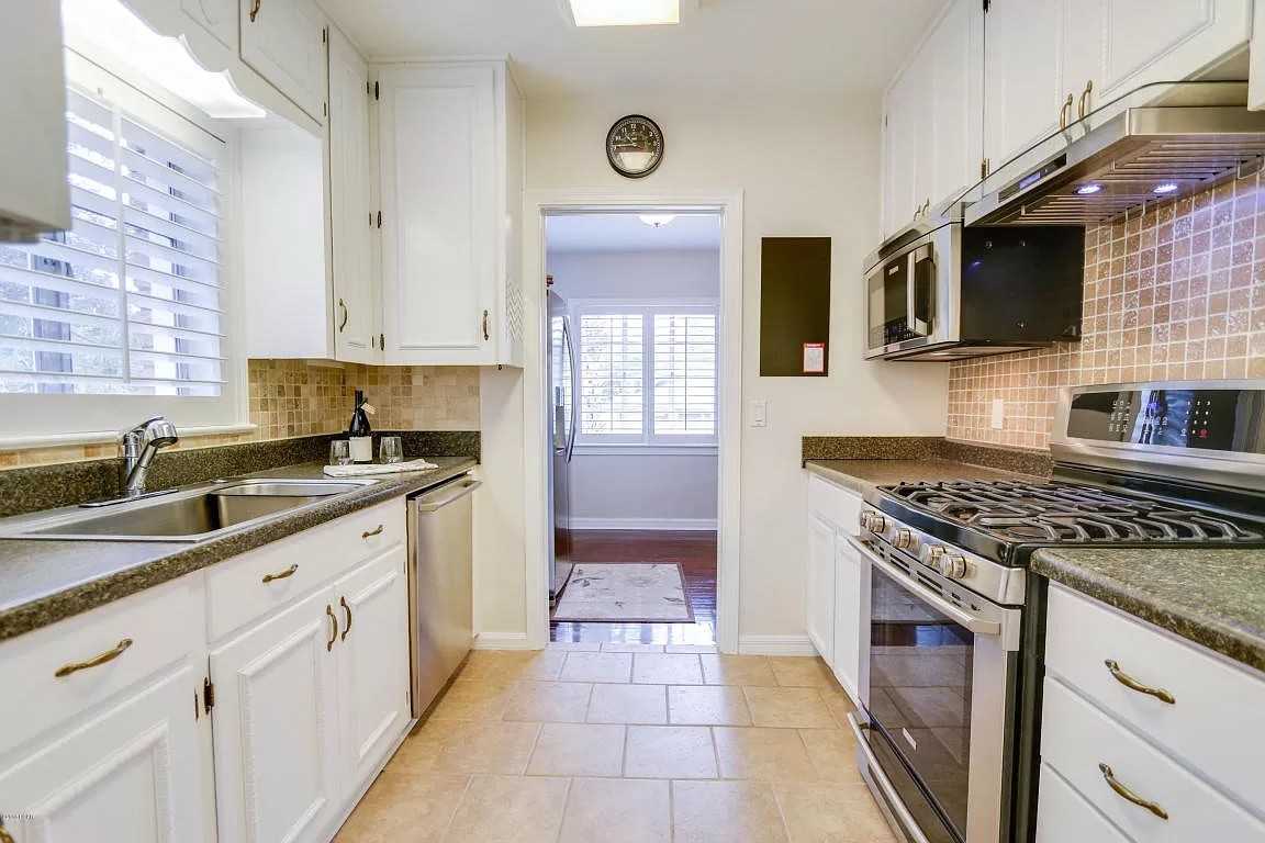 1207 Dewitt St #NA - Photo 3 of 6