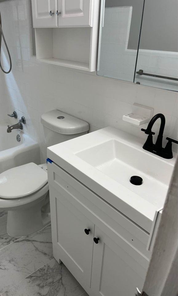 1301 Ne 6th St #2 - Photo 2 of 5