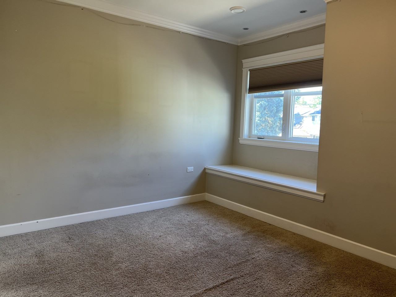 16077 16 Avenue - Photo 5 of 12