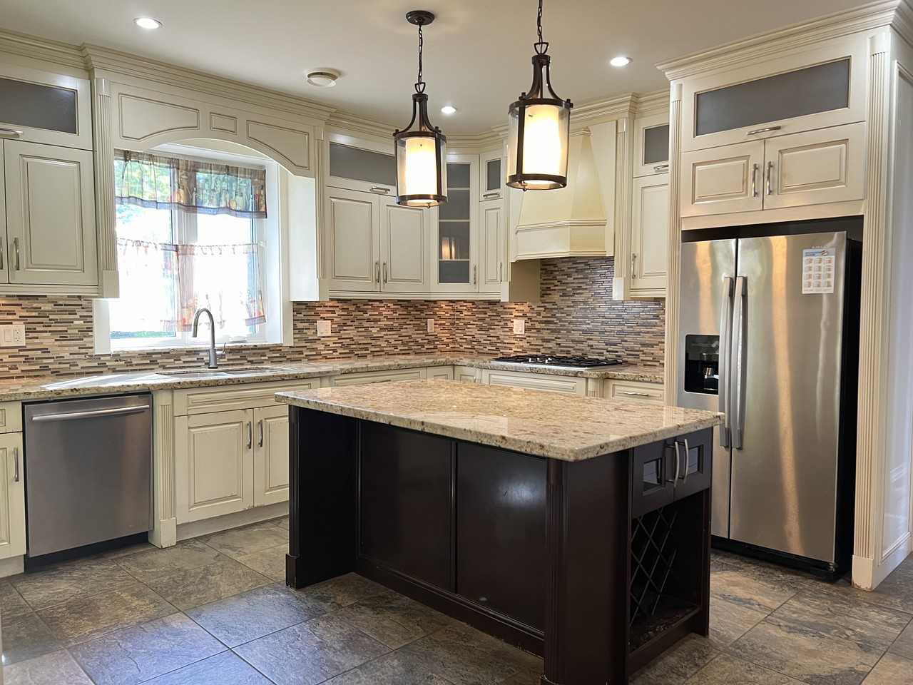 16077 16 Avenue - Photo 6 of 12