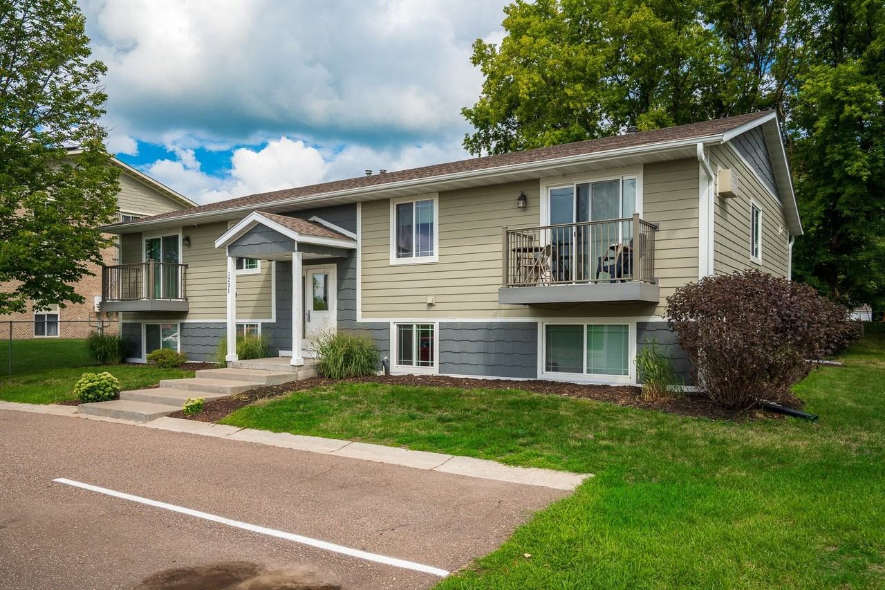 Pines on Eleventh - Photo 4 of 12