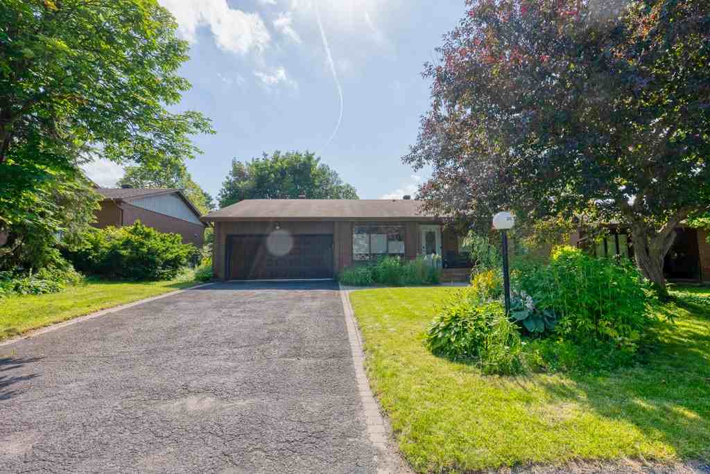 28 Brodeur Crescent - Photo 2 of 57