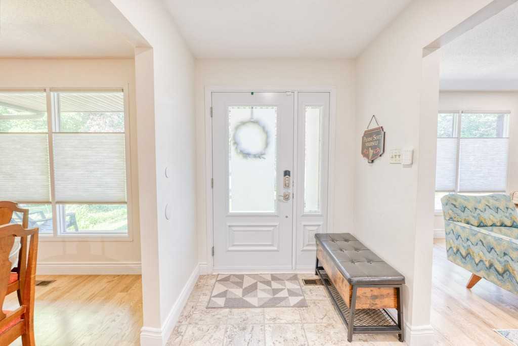 28 Brodeur Crescent - Photo 3 of 57