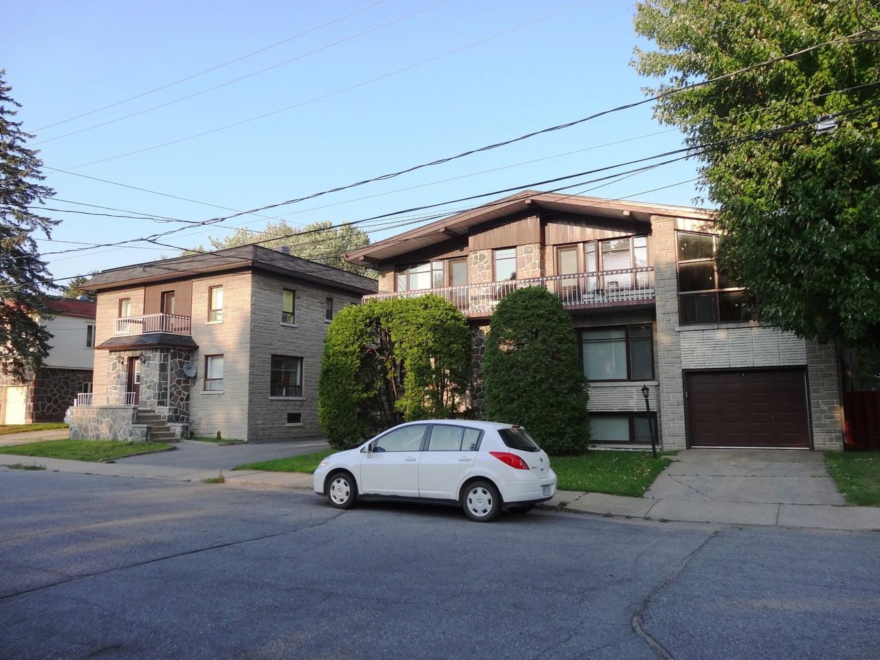 2040 VICTORIA, TROIS - Photo 3 of 22