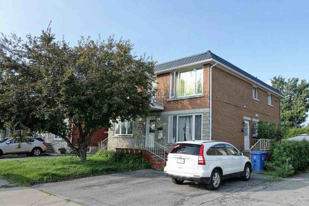 2190-2292 Marguerite D'Youville - Photo 2 of 4