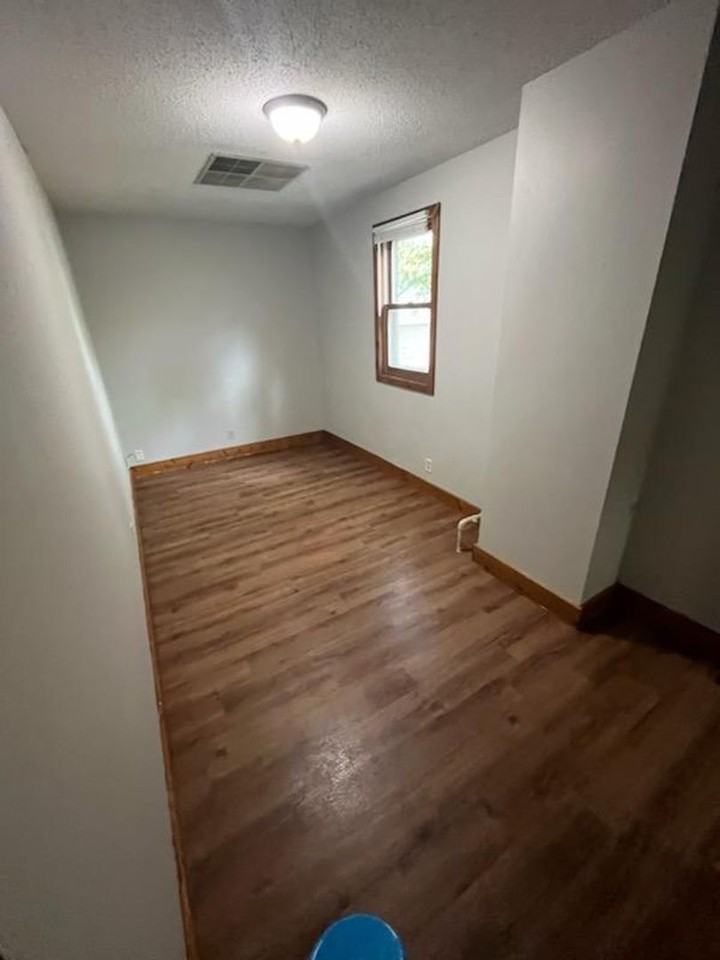 921 Main St - Photo 7 of 16