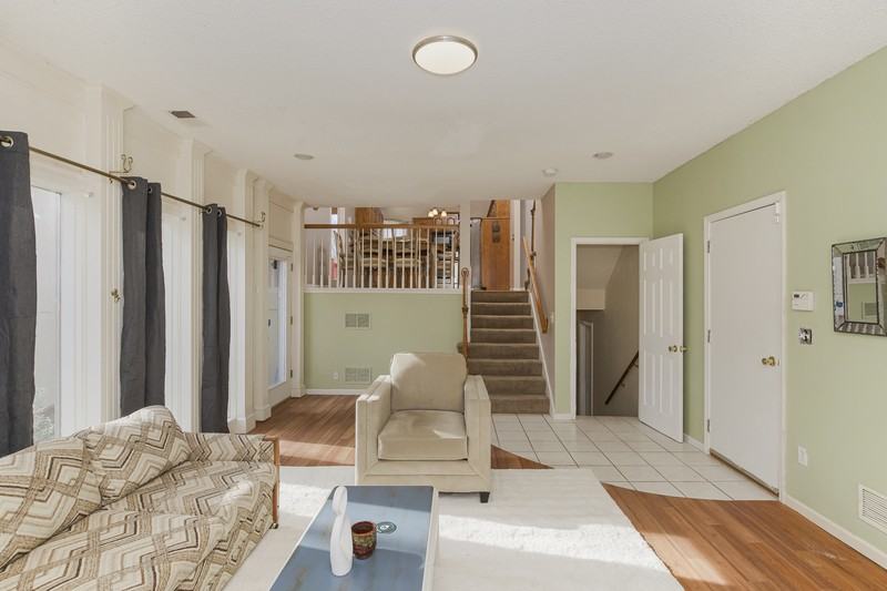 6516 N Elmwood Ct - Photo 3 of 11
