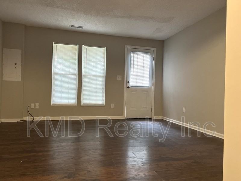 658 Lex Dr - Photo 2 of 12