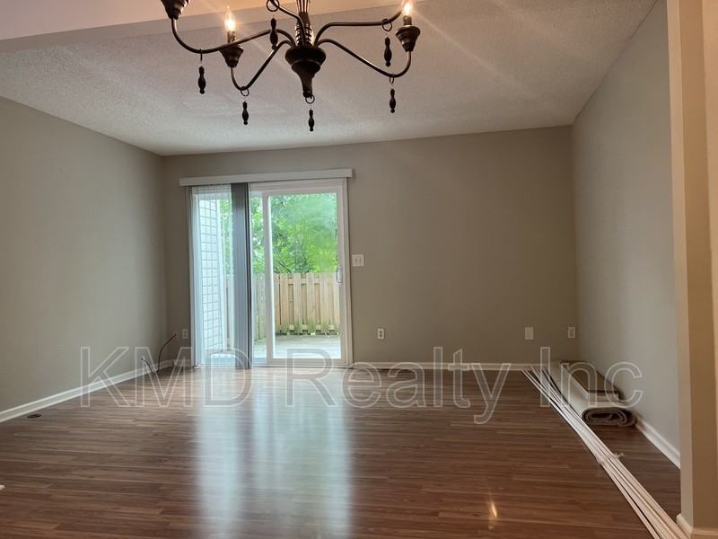 658 Lex Dr - Photo 3 of 12