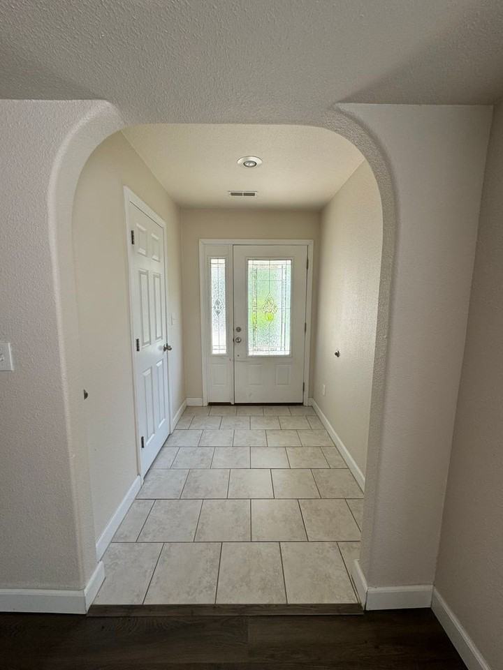 6749-MF2-E2 - Photo 3 of 16