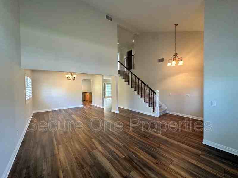 419 Sundance St - Photo 3 of 33