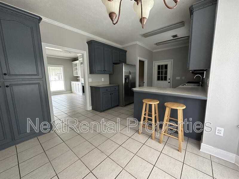 102 Village East Dr - Photo 2 of 10