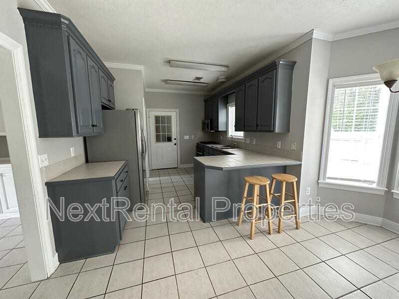 102 Village East Dr - Photo 3 of 10